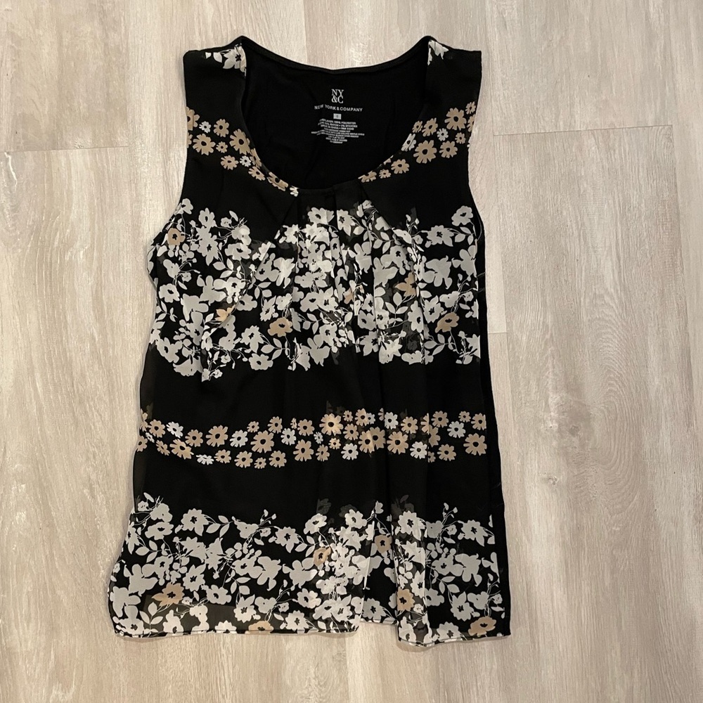 WOMEN’S New York & Co. Sleeveless Top - Picture 3 of 6